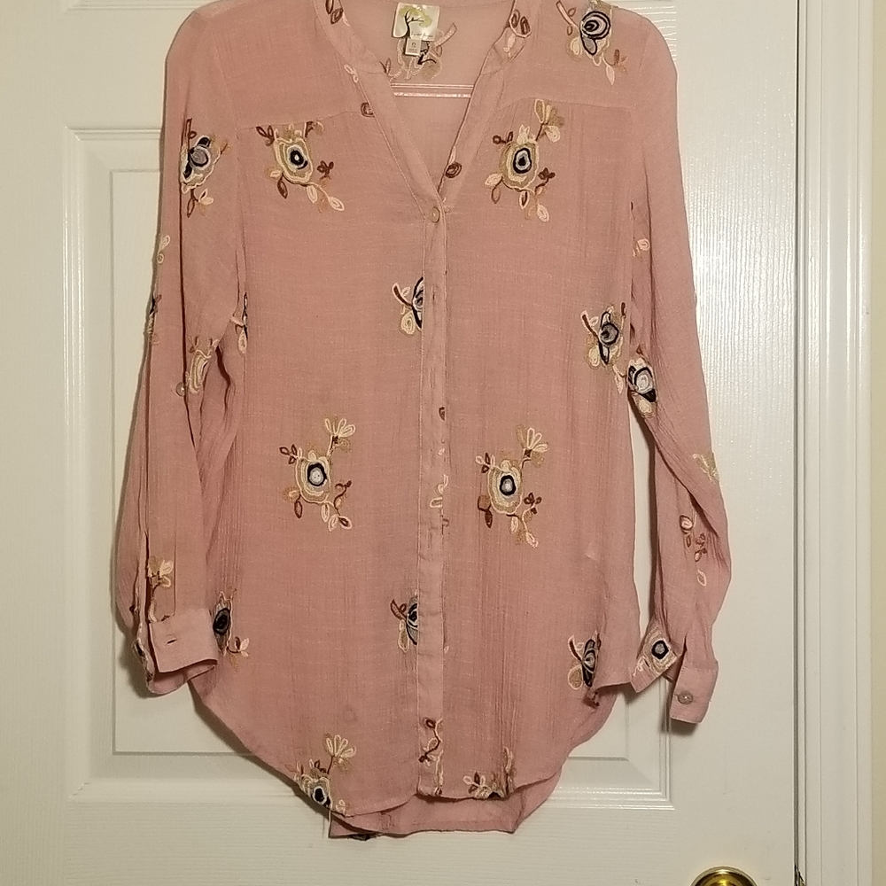 Anthropologie Fig and Flower, Pink BohoTop with Embroidered Flowers.  Si…